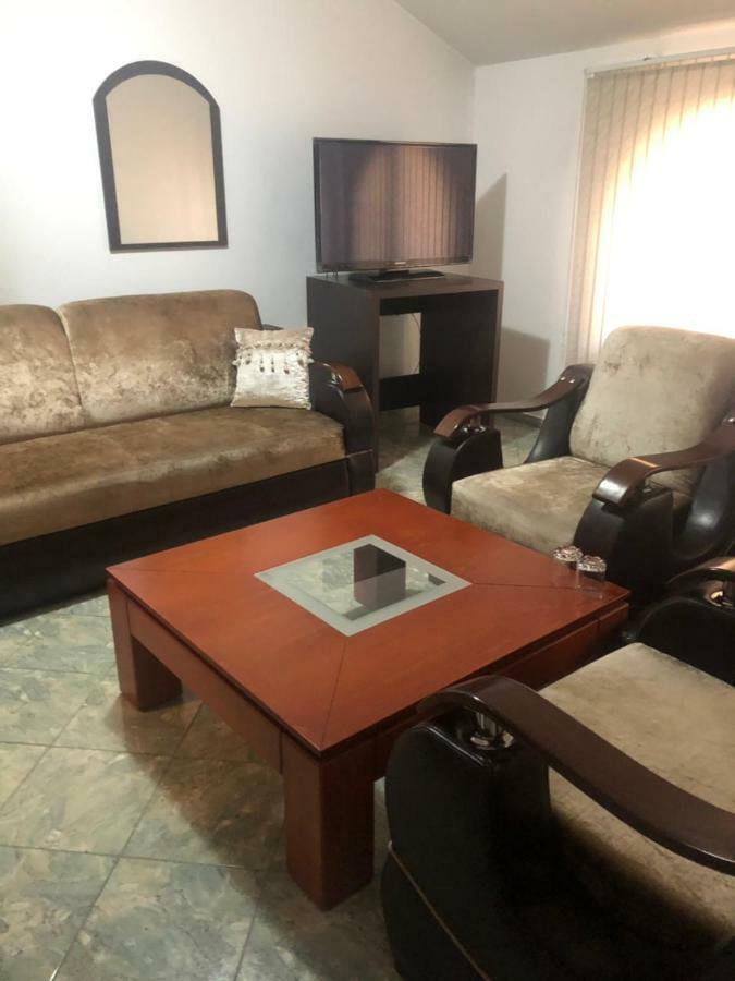 Hotel White House Kardzsali Kültér fotó