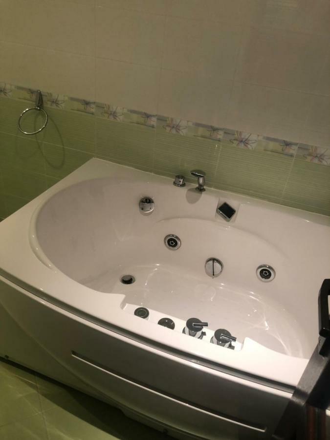 Hotel White House Kardzsali Kültér fotó