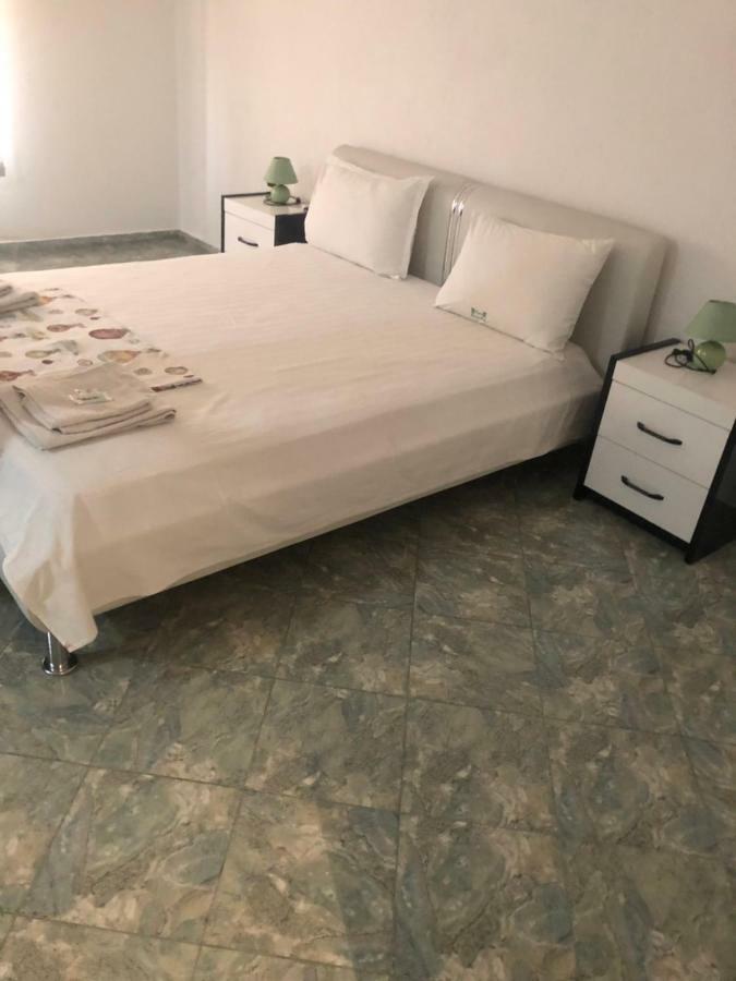 Hotel White House Kardzsali Kültér fotó